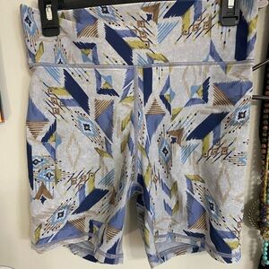 Geometric Patterned Women's Bike Shorts and Bra Top SET